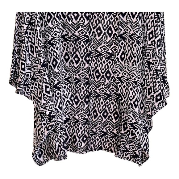 Black and Cream Icat Patterned Ruana = I.N. Studio. Size XL. EUC - Picture 4 of 6